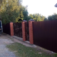 Забор с Кирпичными столбами